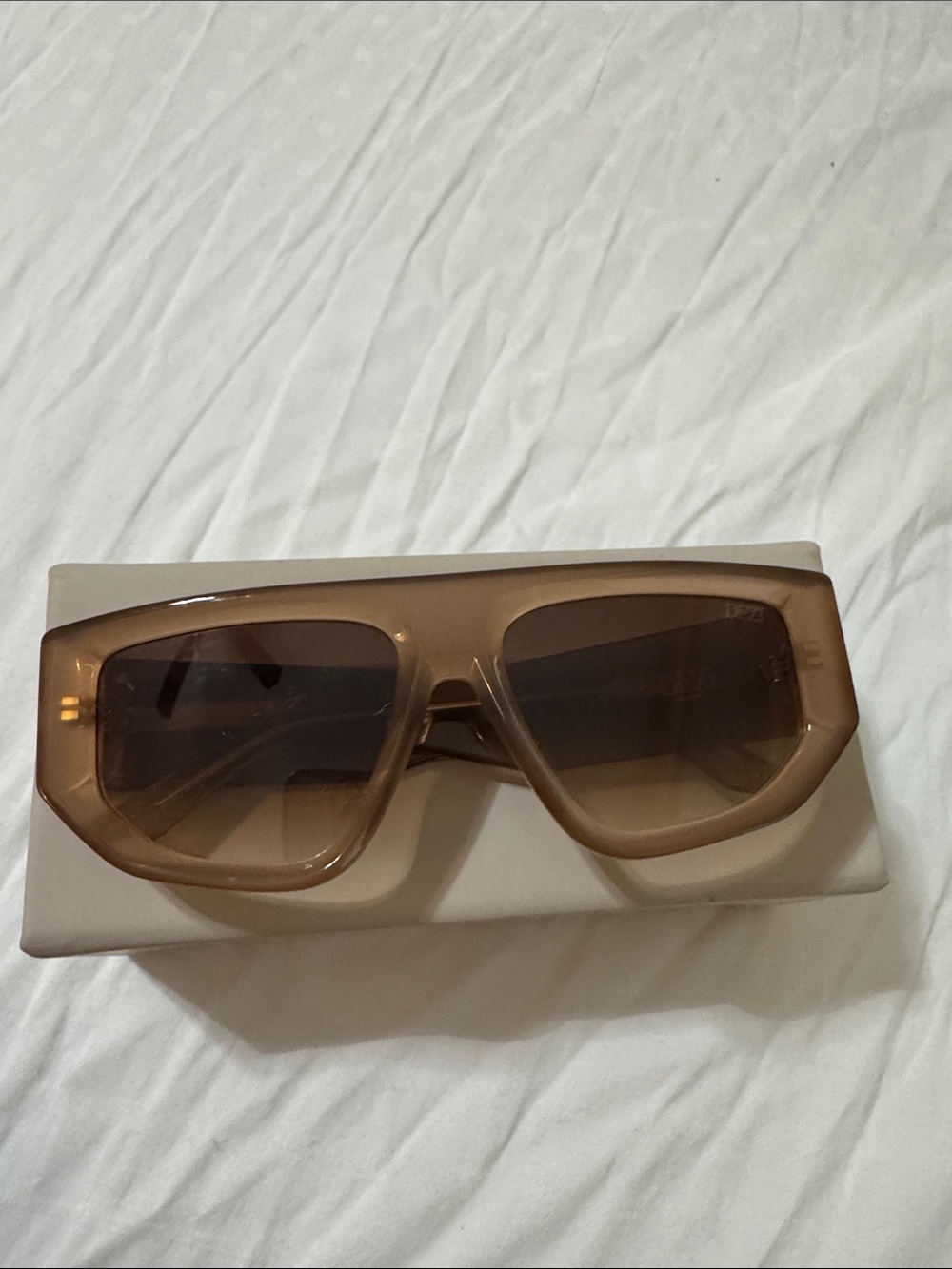 DEZI Oversized Rectangular Sunglasses in Camel Brown